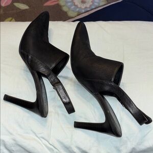 Franco Sarto Classic Black Slingback leather Shoes Velcro strap good used shape